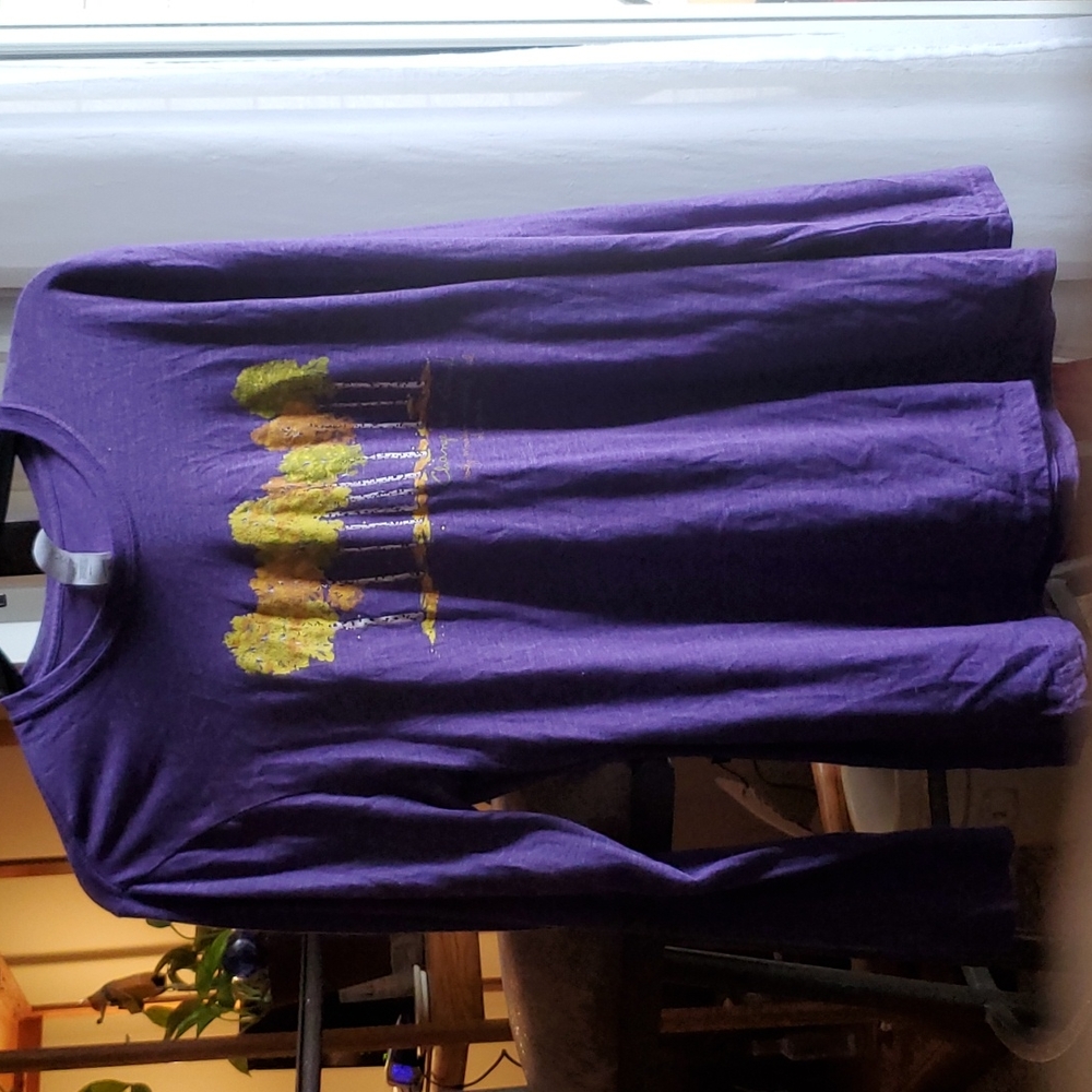 Long sleeve XL purple shirt with beautiful Aspens